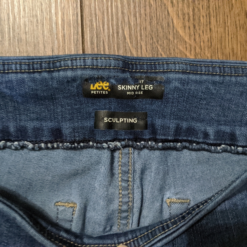 Lee Petites Distress Pull-On Sculpting Skinny Jean - Picture 3 of 7